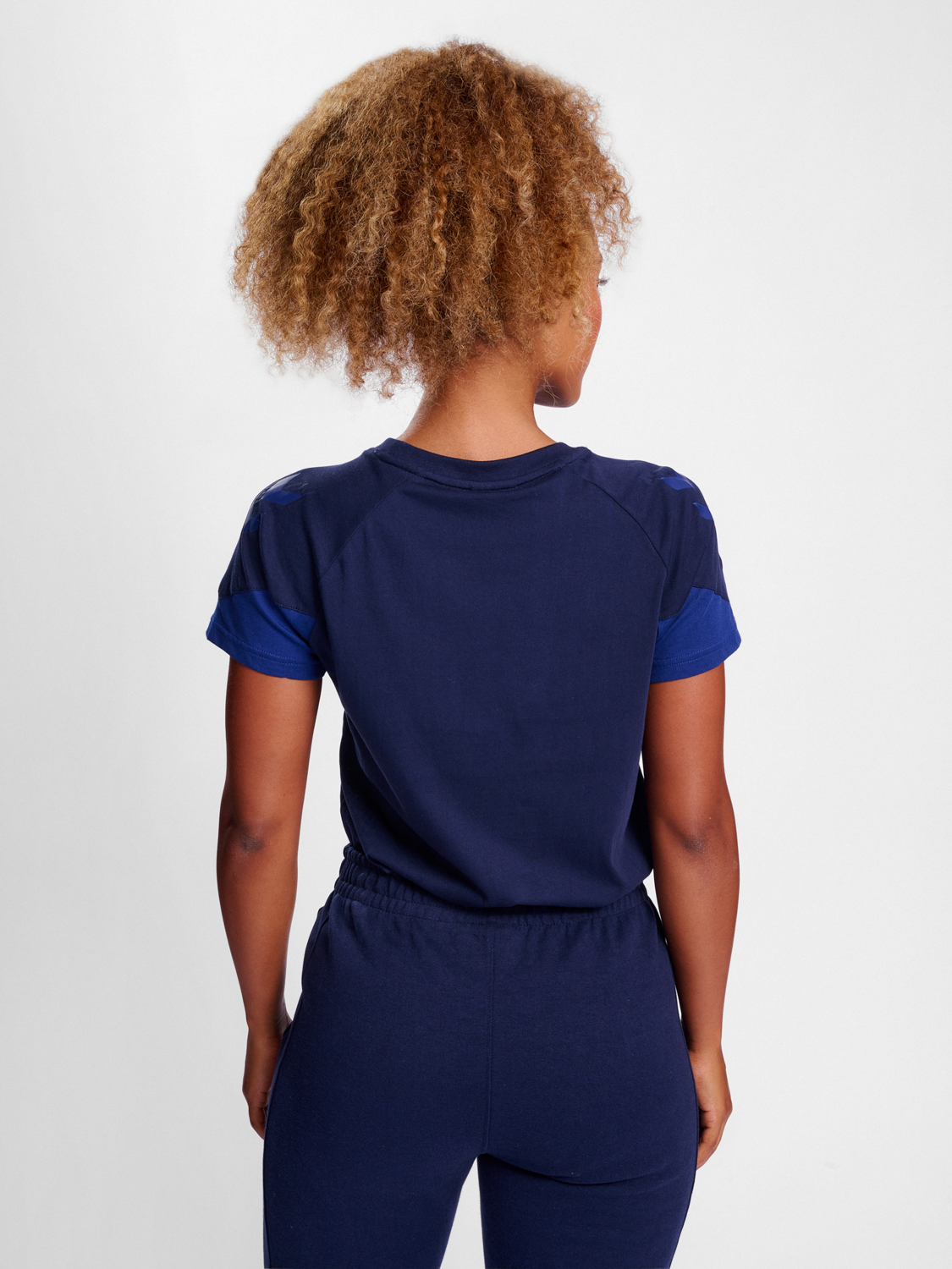 hmlTRAVEL T-SHIRT S/S WOMAN
