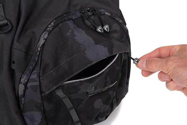 Sac de Poitrine Voyager Camouflage Fox Rage (Incl. 2 Boîtes à Leurres)