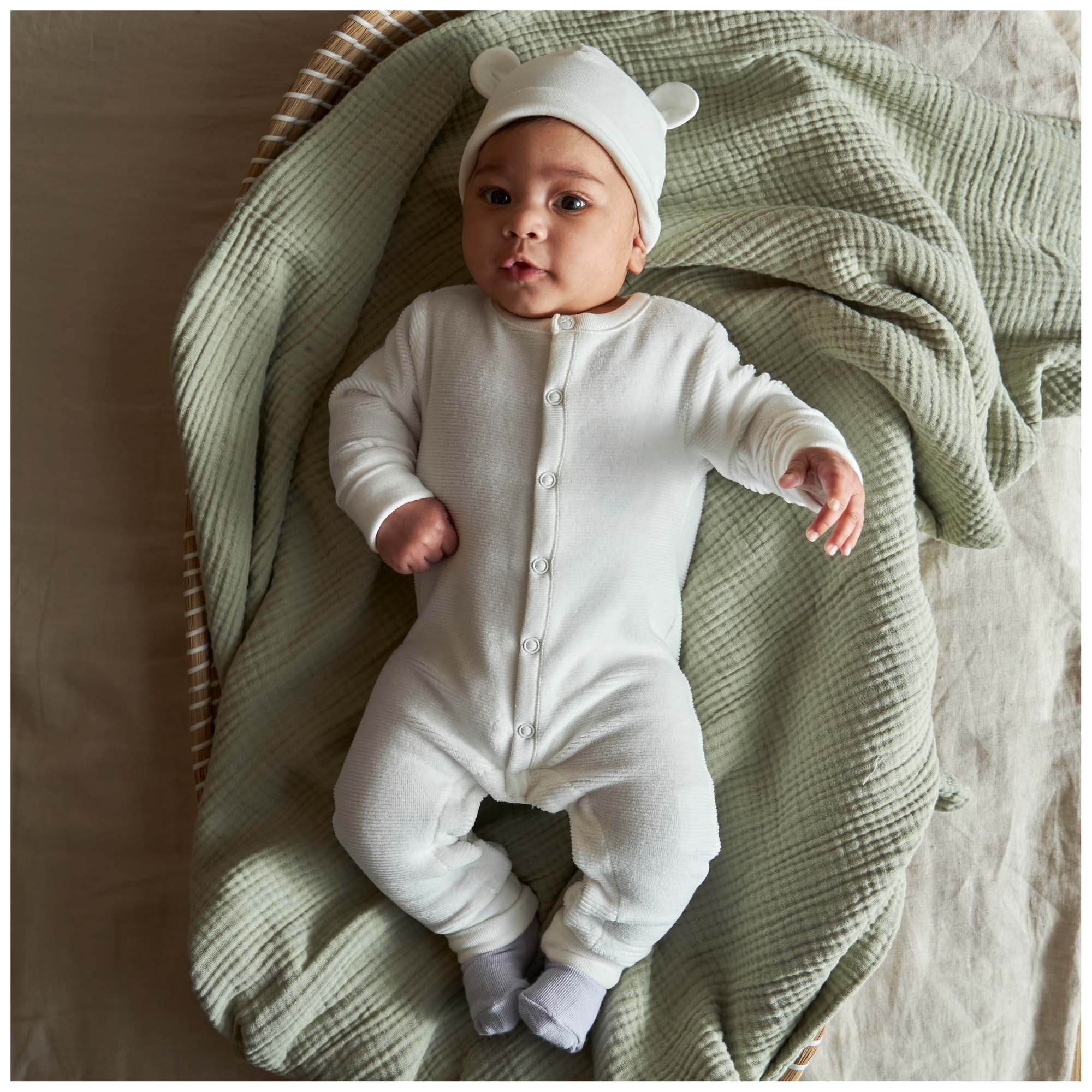 Prénatal newborn muts met oortjes   wit