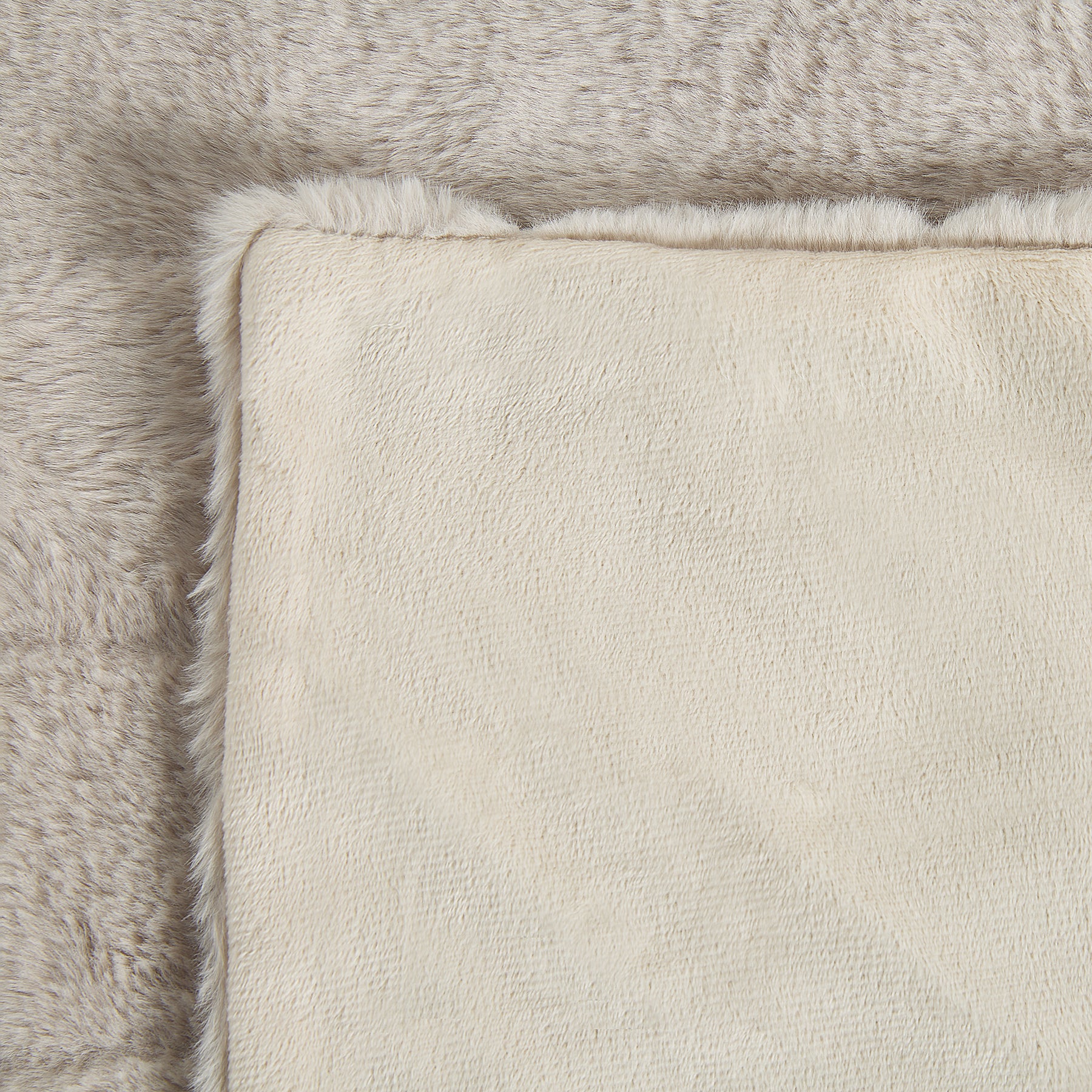 Beliani - LABYAR - Plaid - Beige - 150 x 200 cm - Polyester