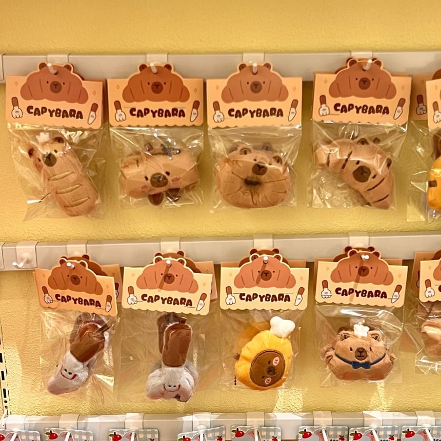 Bohod - Capybara Voedsel / Chef / Mes / Vork Pluche Tas Charm / Broche (Diverse Ontwerpen)