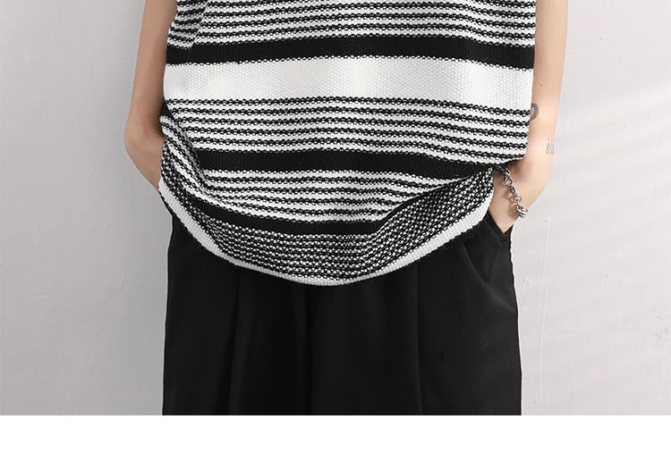 Dubbel wit - V-hals gestreept vest