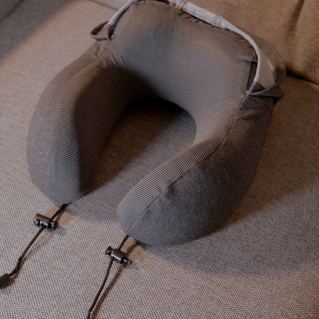 Memory Foam Nacken Kissen Reise Kopfstütze mit Kapuze - Dunkelgrau