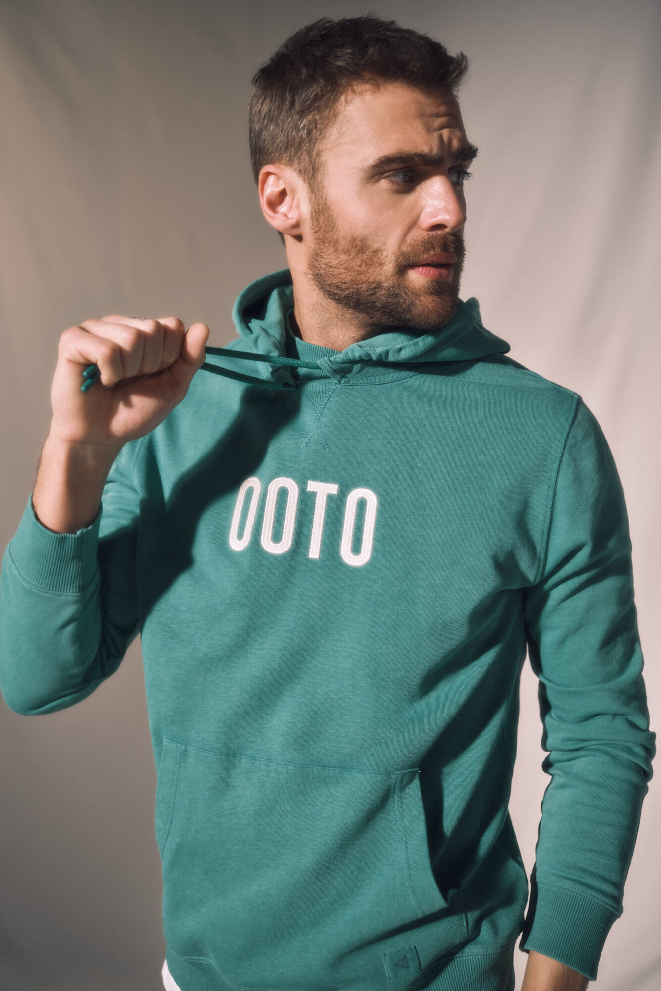 Moletom com capuz e logo OOTO grande - Verde