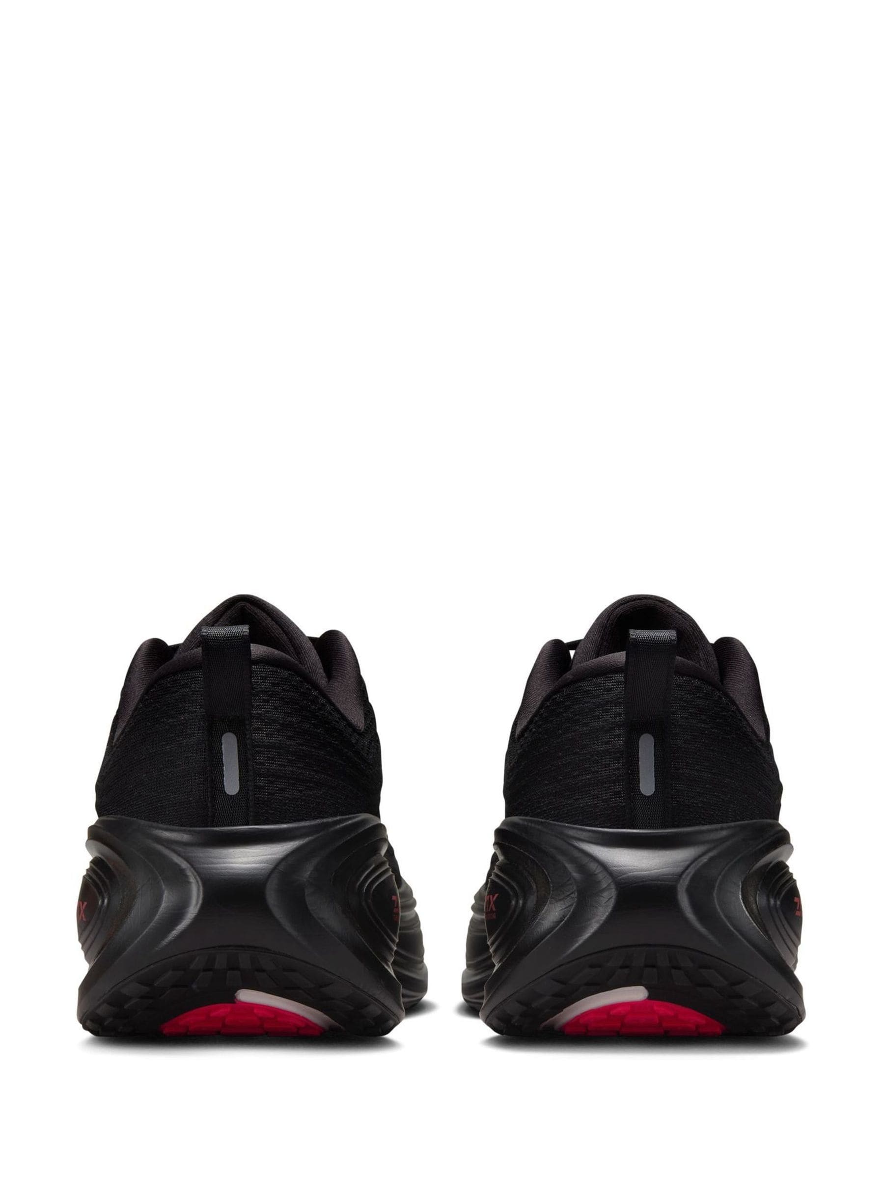 Zwart/rood - Nike Vomero Plus Running Trainers
