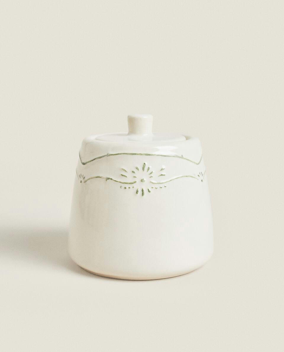 Açucareiro de barro com decoração natalina em relevo