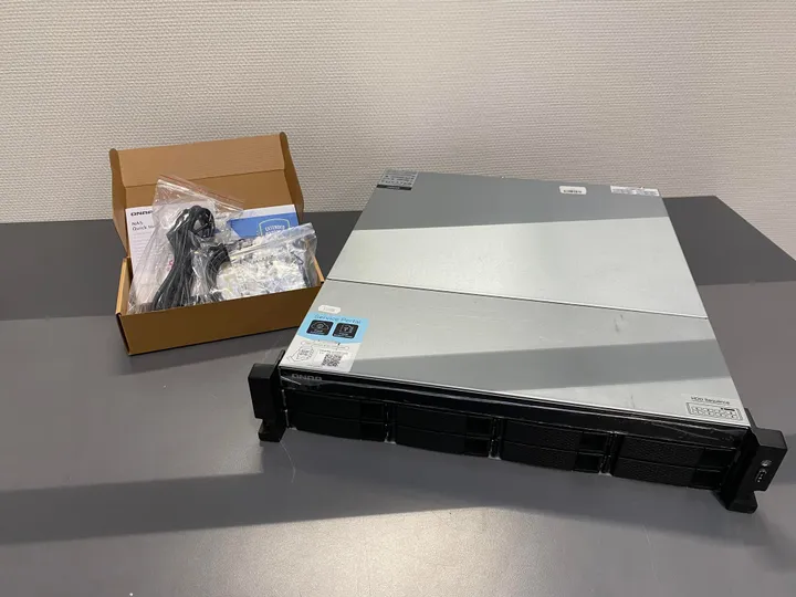 [OUTLET] - QNAP TS-832PXU - NAS-server - 8 bays - rackversion - SATA 6Gb/s - RAID RAID 0, 1, 5, 6, 10, 50, JBOD, 60 - RAM 4 GB - Gigabit Ethernet / 2.5 Gigabit Ethernet / 10 Gigabit Ethernet - iSCSI support - 2U