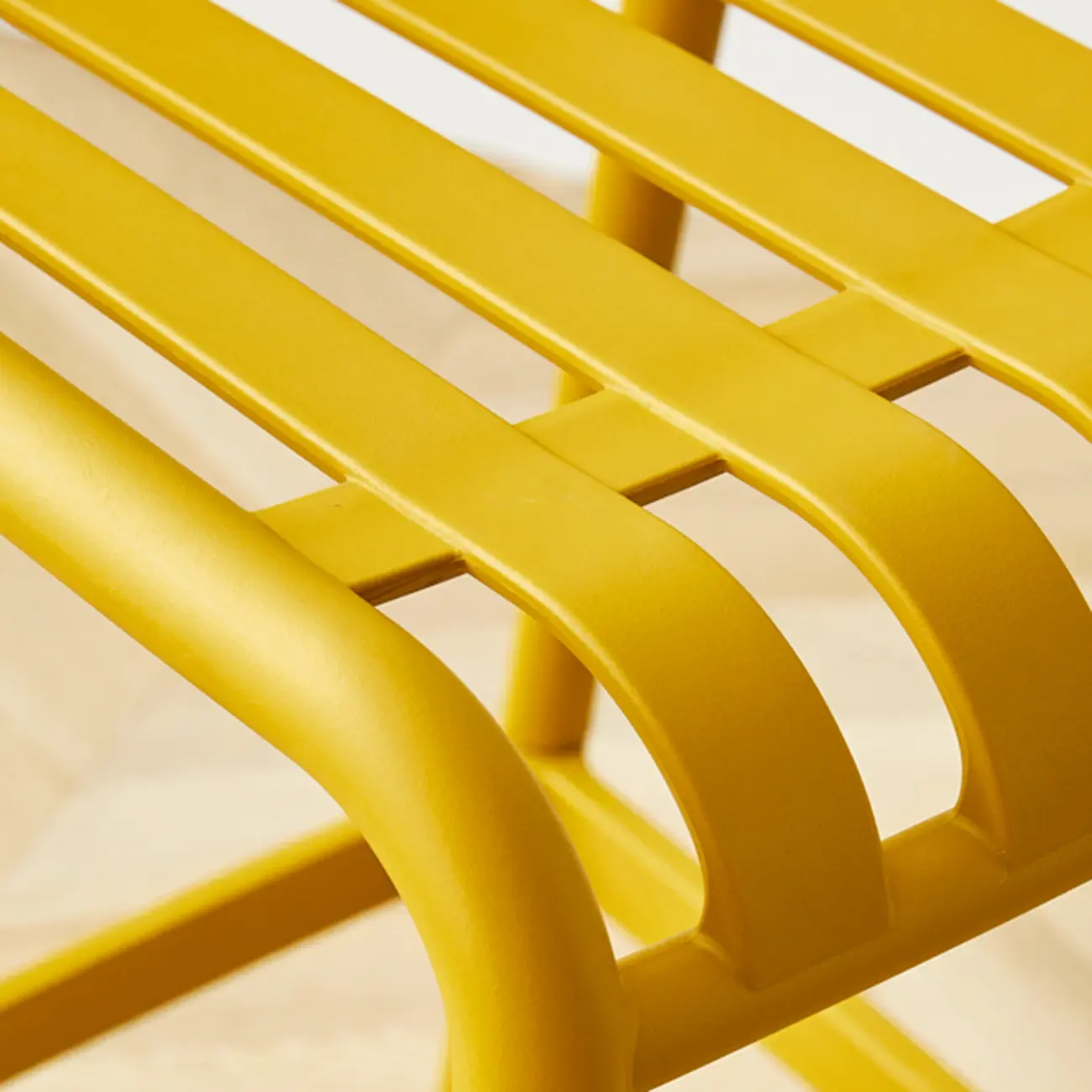 Minimalist Plastic Counter Bar Stool Outdoor Indoor