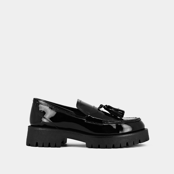 Mocassins à talons plats  en cuir vernis noir