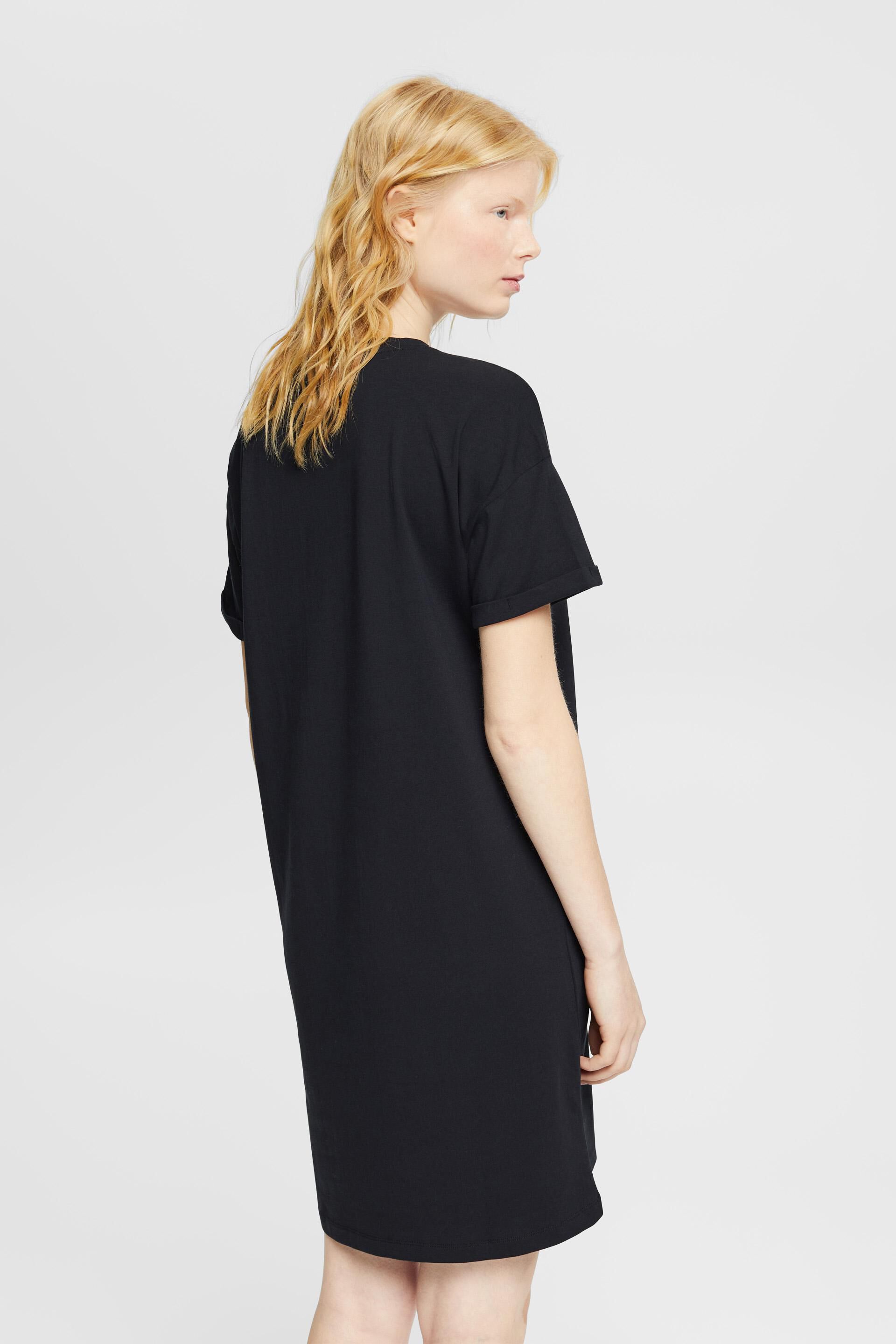 Chemise de nuit munie d’une poche-poitrine