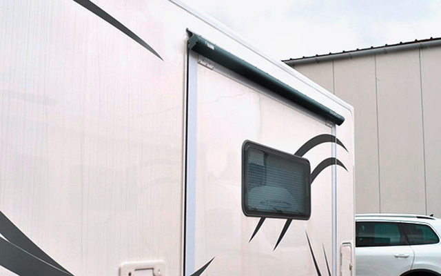 Fiamma Slide Out Wandmarkise für mobile Fahrzeugwände (Deep Black / Royal Grey)