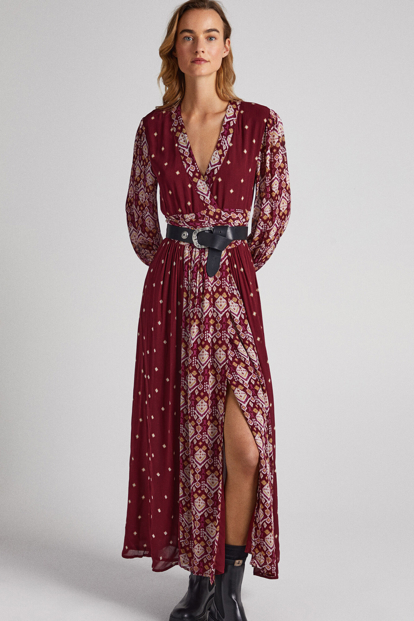 Vestido com estampas variadas