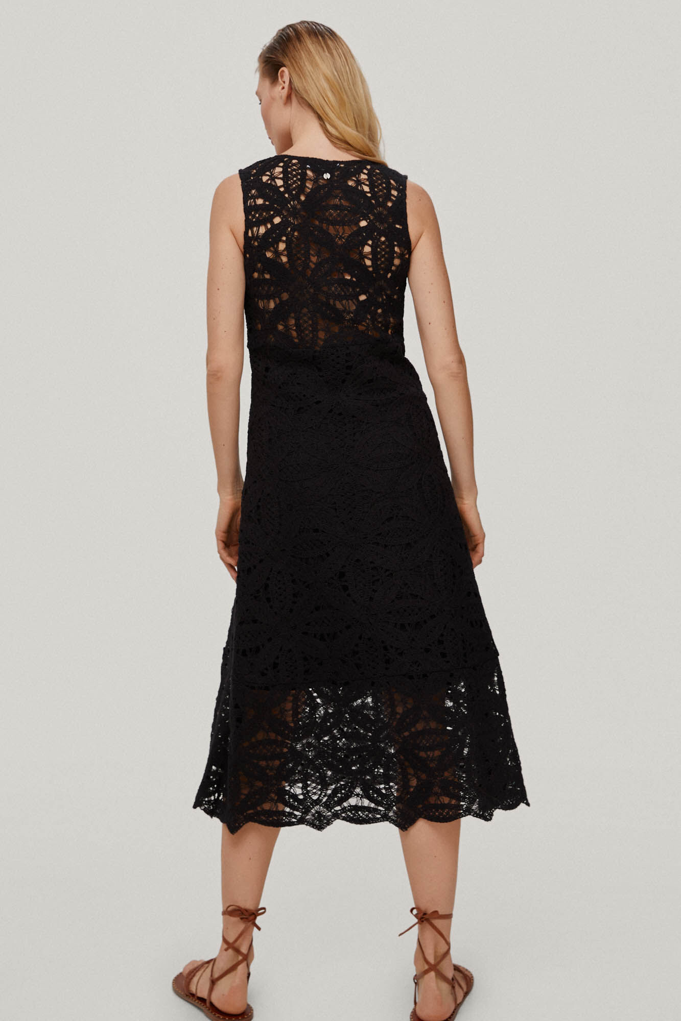 Vestido midi longo com alças de crochê, decote em bico e saia desbotada - Preto