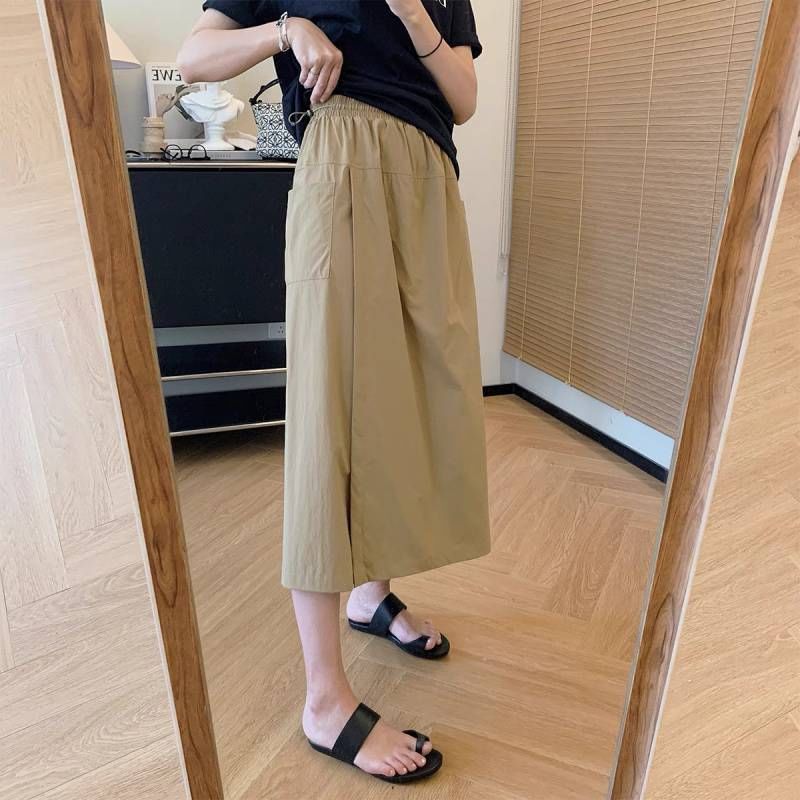 Lewwe - Effen asymmetrische capribroek met elastische taille en wijde pijpen