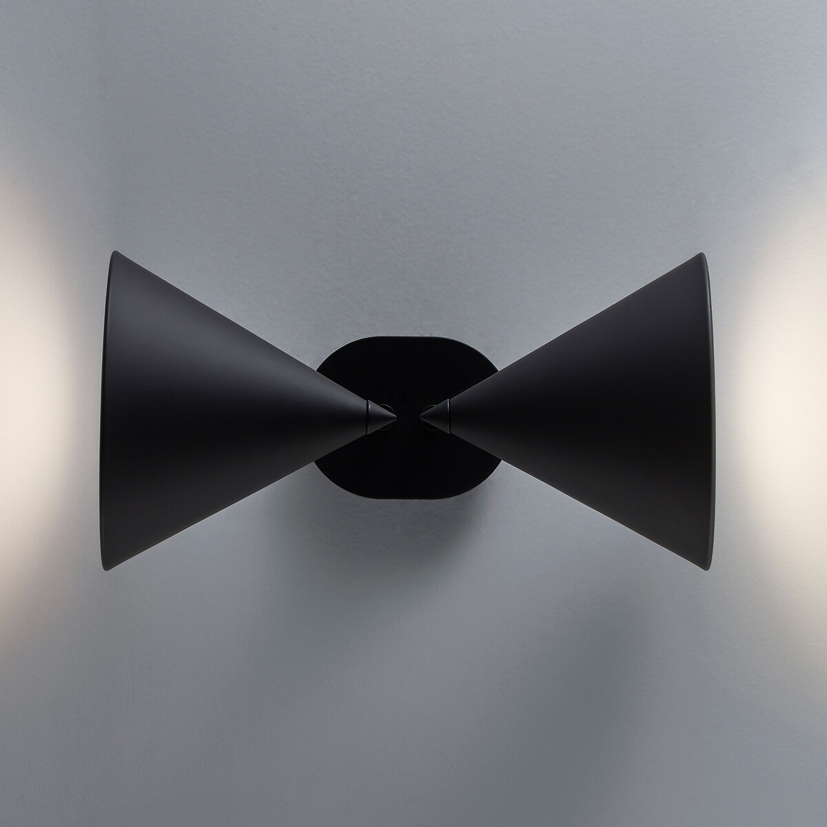 AM.PM<br>Luminária de parede de cone duplo, Moke