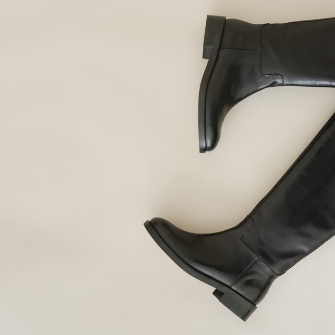 Bottes plates  en cuir noir