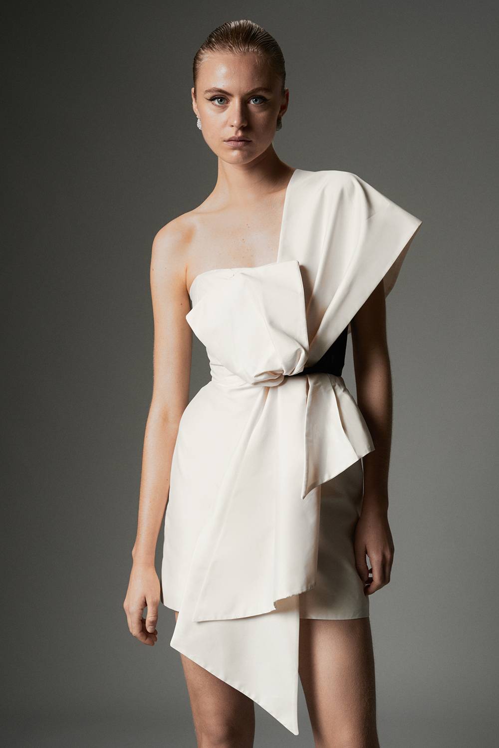 KarenMillen Collection Archive - Petite robe mini en taffetas ornée d'un détail de noeud tissé
