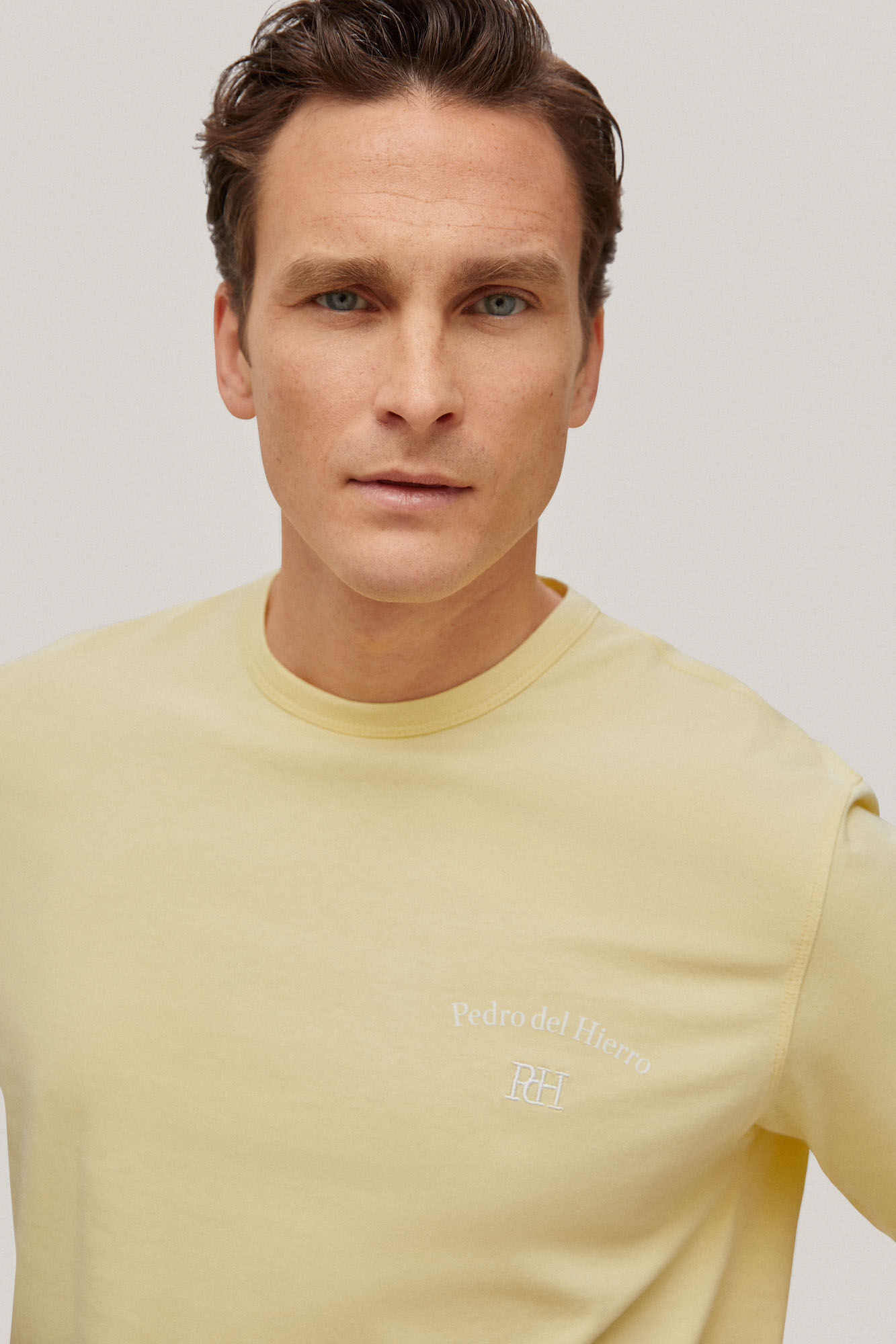 Camiseta com logo - Amarela