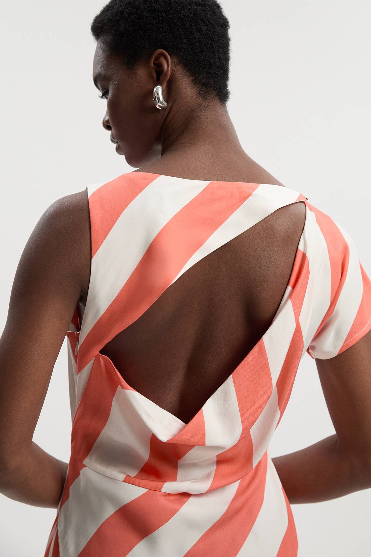 KarenMillen Robe Midi Tissée Asymétrique à Rayures en Mélange Viscose Lin
