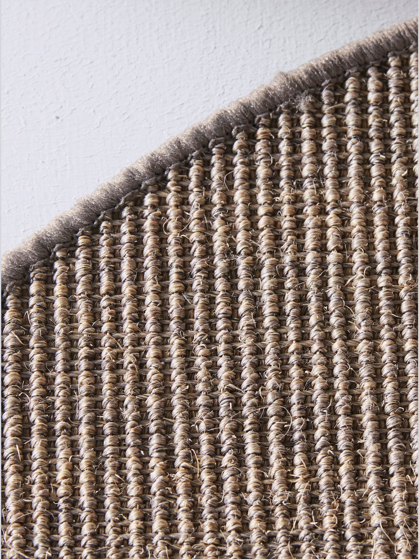 Tapis de marches réalisé en sisal robuste