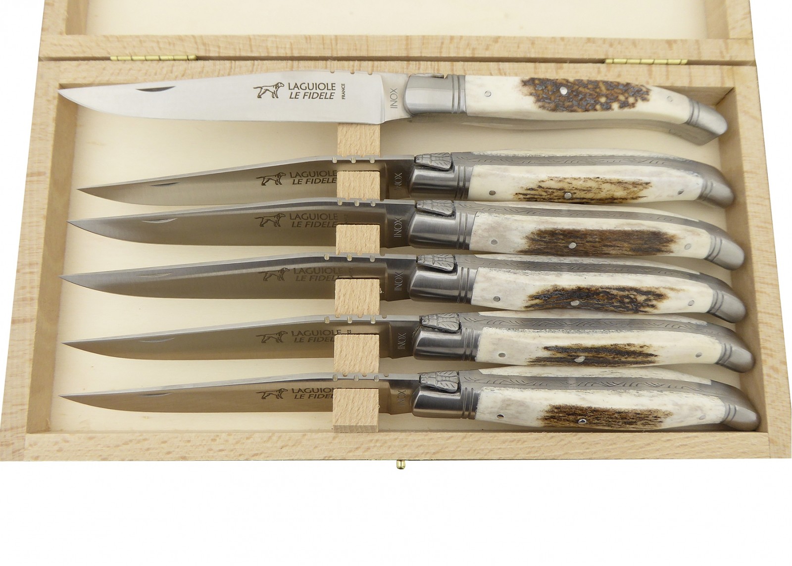 Service de 6 couteaux Laguiole avec un manche en Bois de Cerf et mitres en acier inoxydable