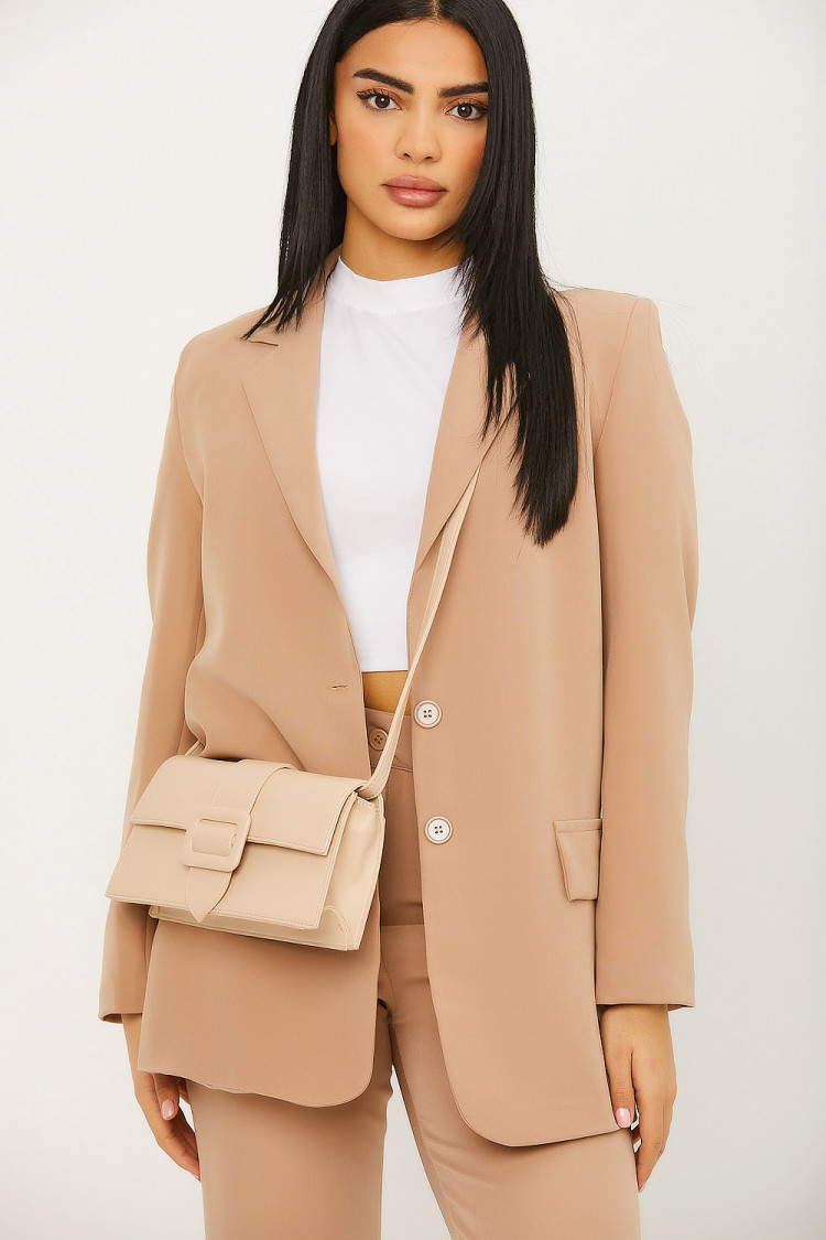 Sac à main beige à boucle ceinture