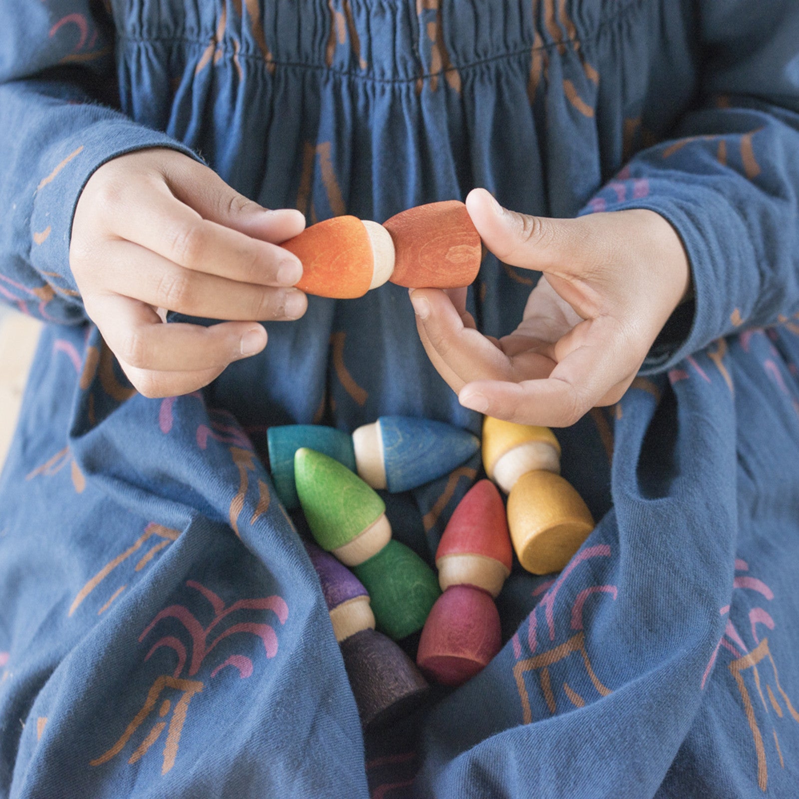 Holzfiguren Nins Tomten Rainbow Set Grapat