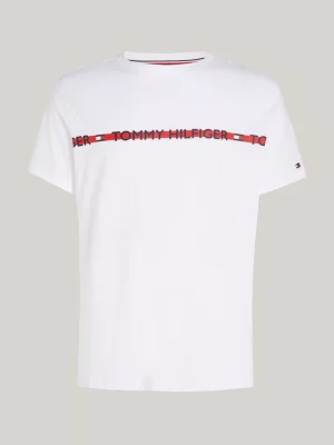 Camiseta com listras e logo