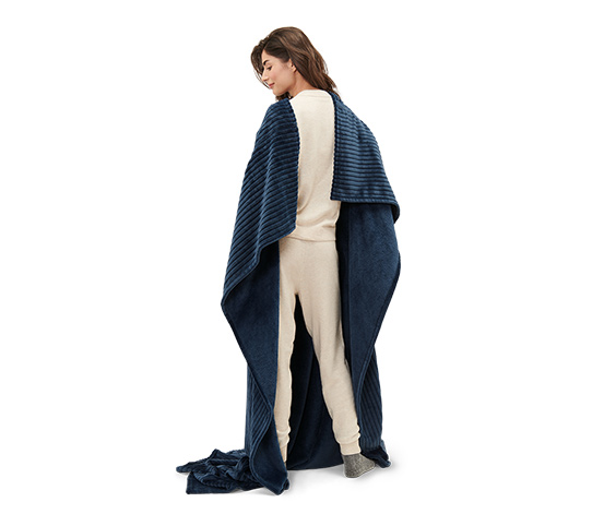 Kuscheldecke mit integrierten Ärmeln