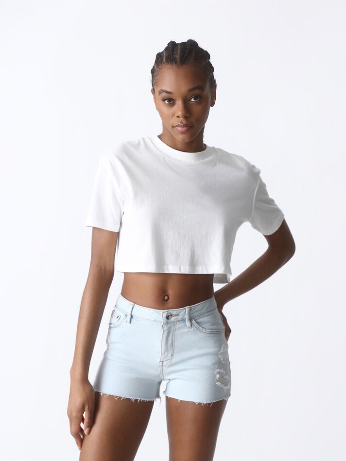 Shorts jeans com rasgos - Azul claro