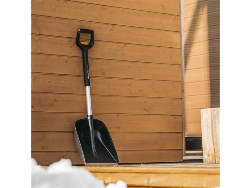 FISKARS BILSNESKOVL MED TELESKOPSKAFT X-SERIES