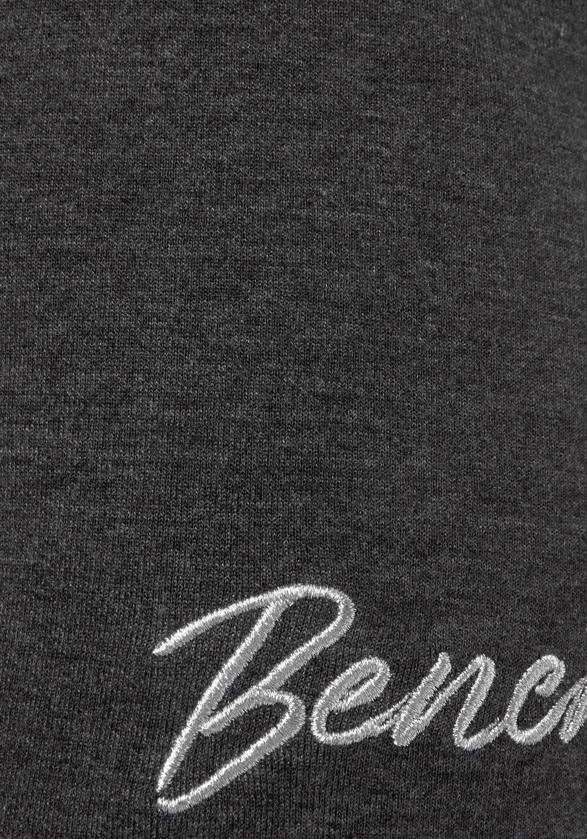 Bench. Loungewear Relaxshorts  mit kleiner glänzenden Logostickerei, Loungewear