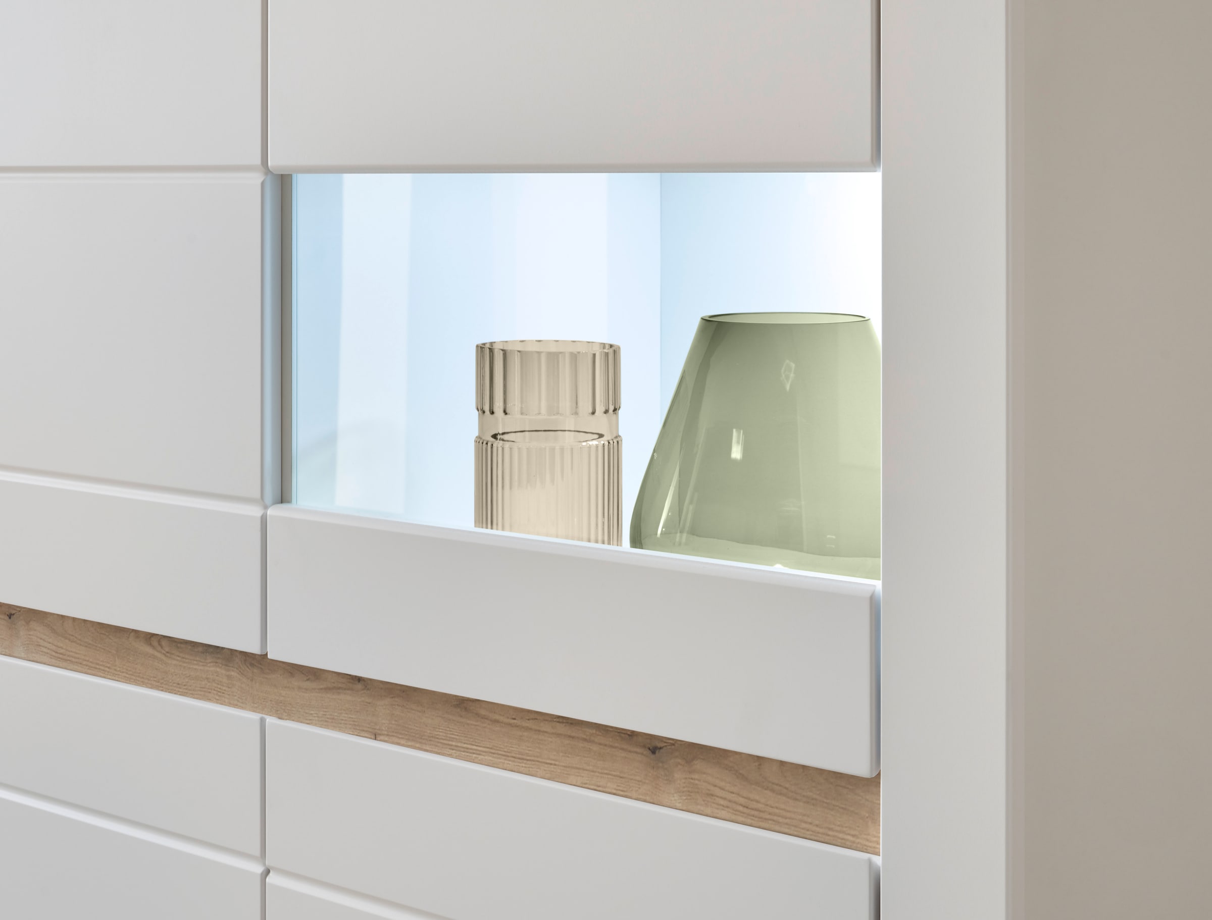 INOSIGN Highboard »Chester, moderne Kommode, Schrank mit Stauraum, Sideboard in Weiss Matt« 1 Stk. tlg. austauschbare Blende in Griffleiste, zeitloses Design, 165 cm breit