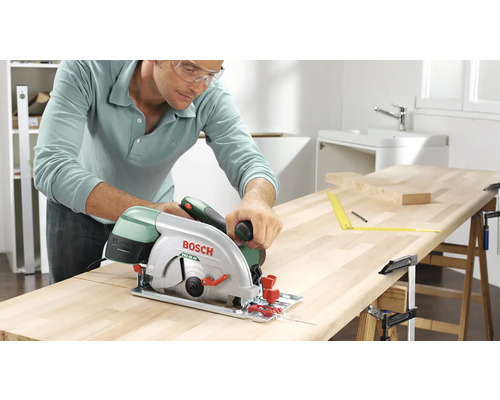 Bosch PKS 66 AF handcirkelzaag inclusief geleiderail en zaagblad