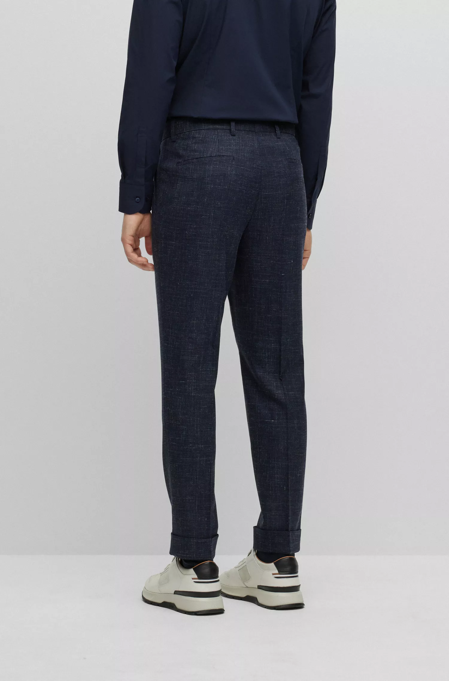 Terno BOSS preto slim fit em mistura de lã estampada