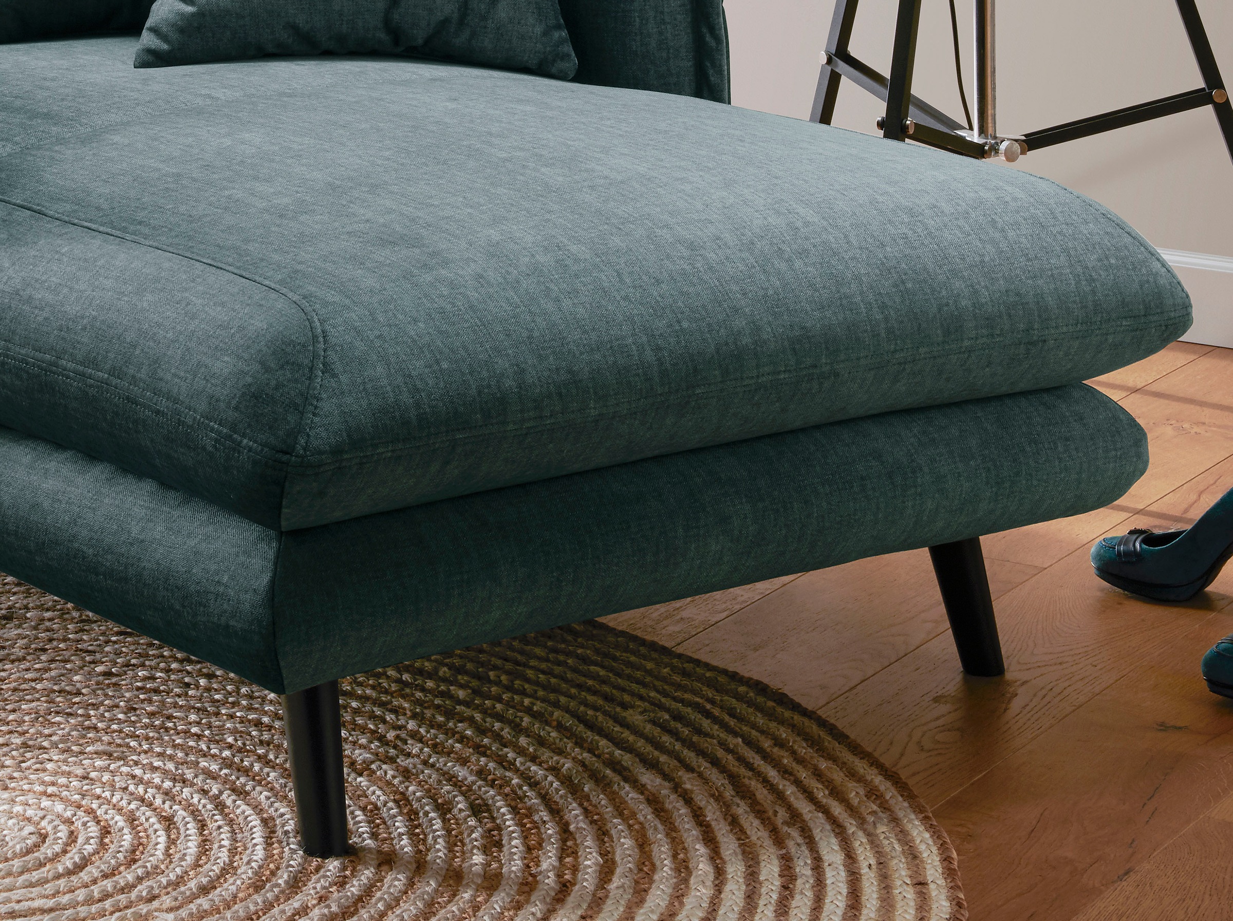 INOSIGN Loveseat »Lazio« moderner Sessel mit einer bequemen Polsterung, 2 Stk. Zierkissen