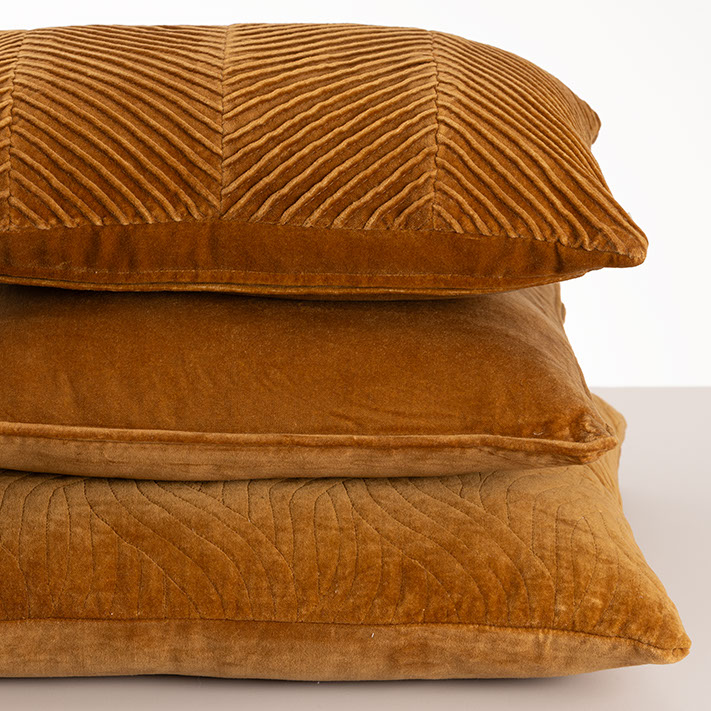 Sierkussen velours Tucked allover cognac 35x50 cm