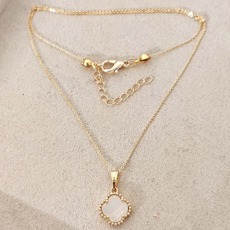 Collier trèfle - Laiton plaqué or & perle nacre