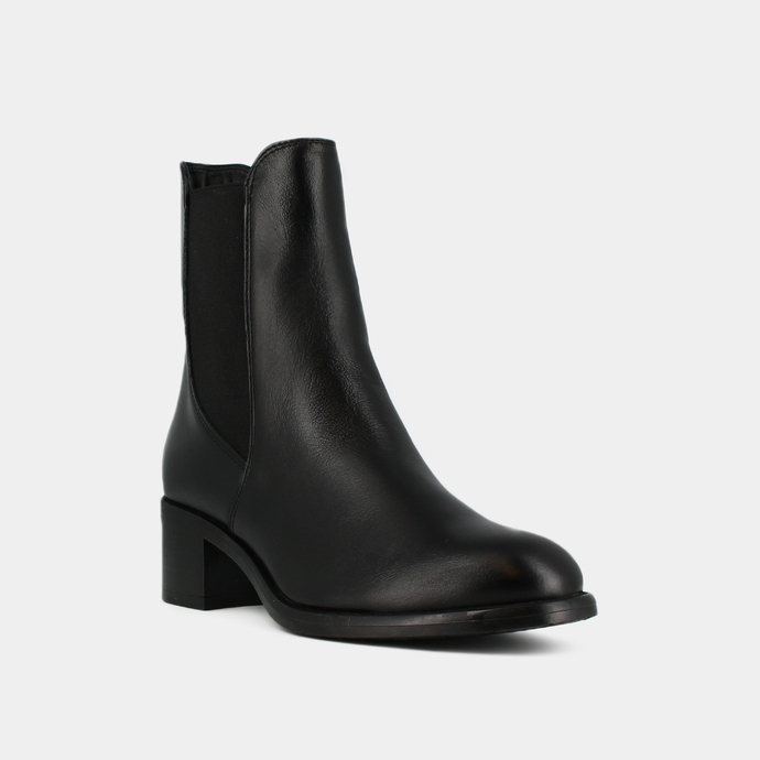Boots à bouts ronds et petits talons  en cuir noir