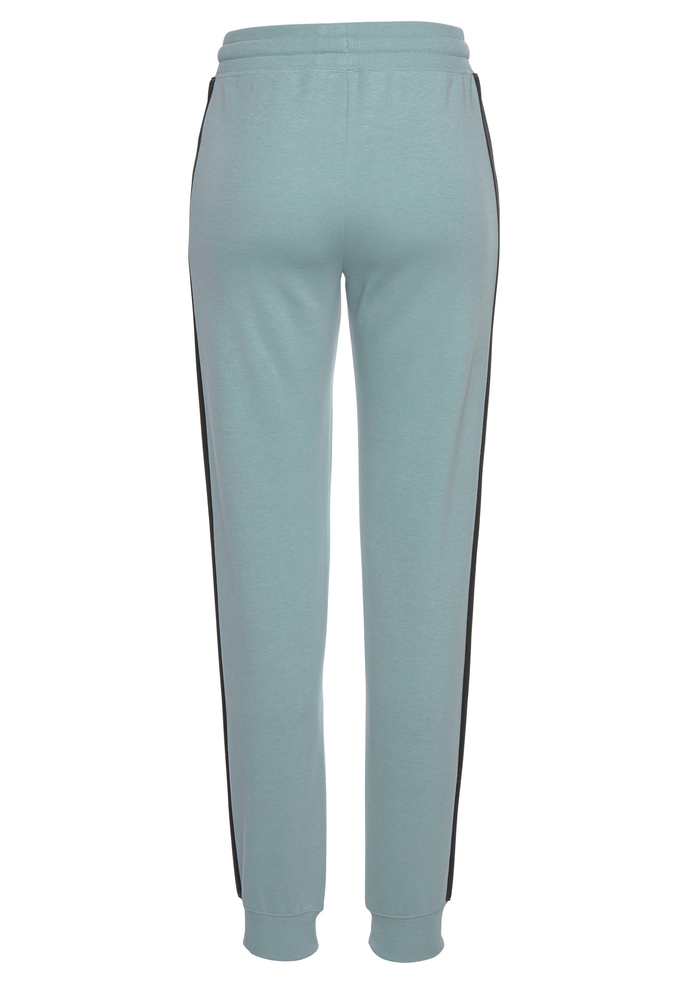 Bench. Loungewear Sweathose  mit Seitenstreifen und schmalem Bein, Loungeanzug