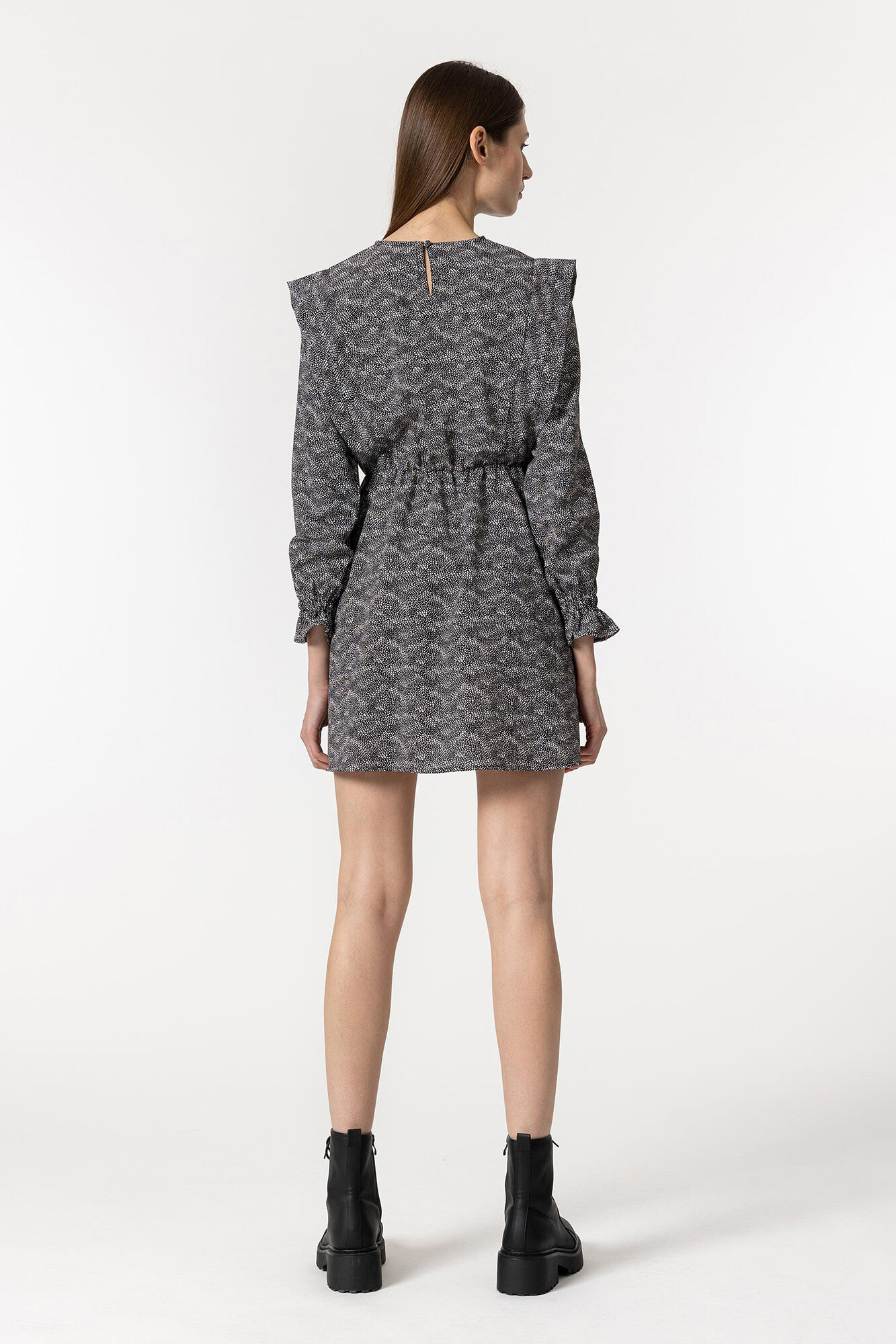 Vestido estampado com cintura elástica.