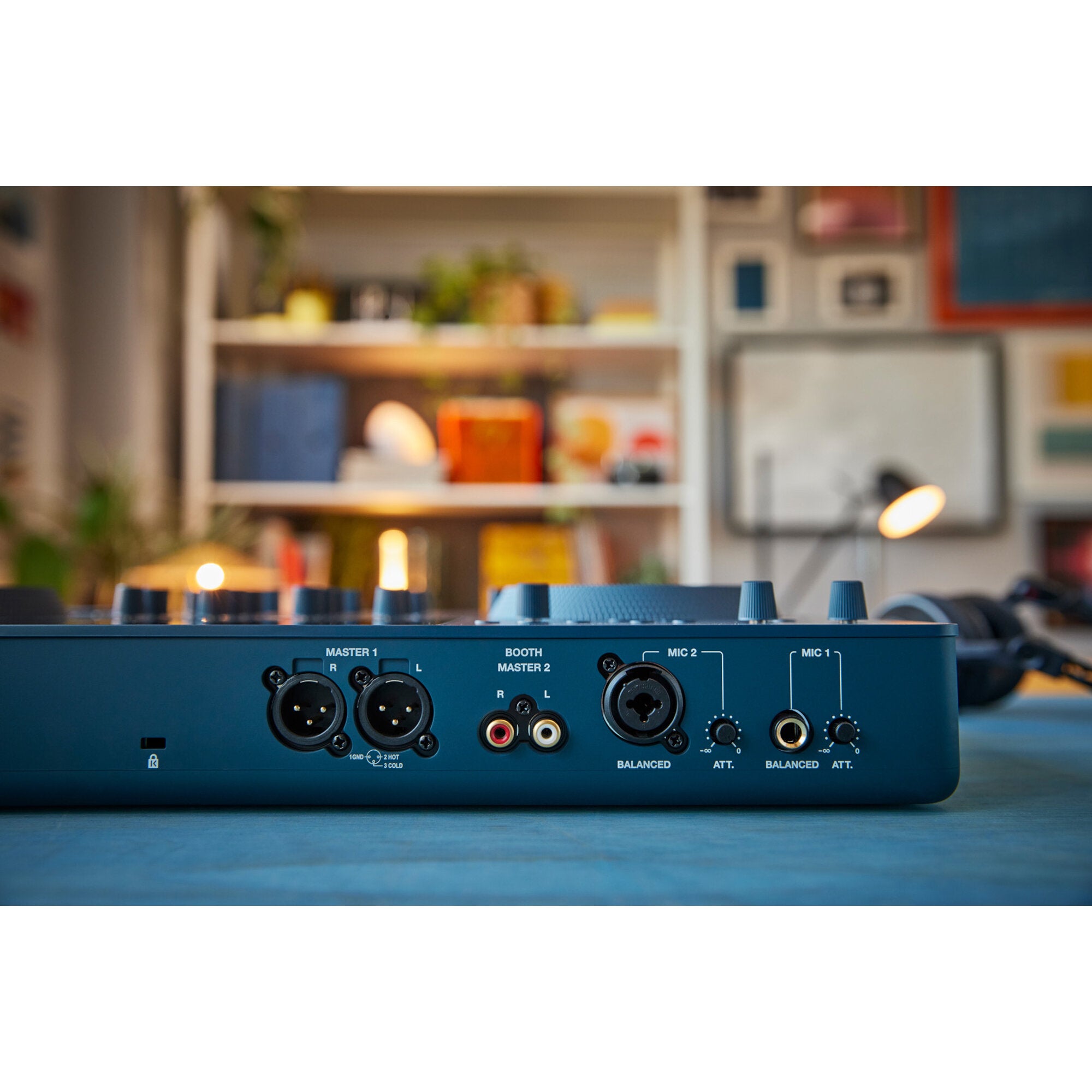 AlphaTheta Omnis-Duo all-in-one mobiel DJ-systeem