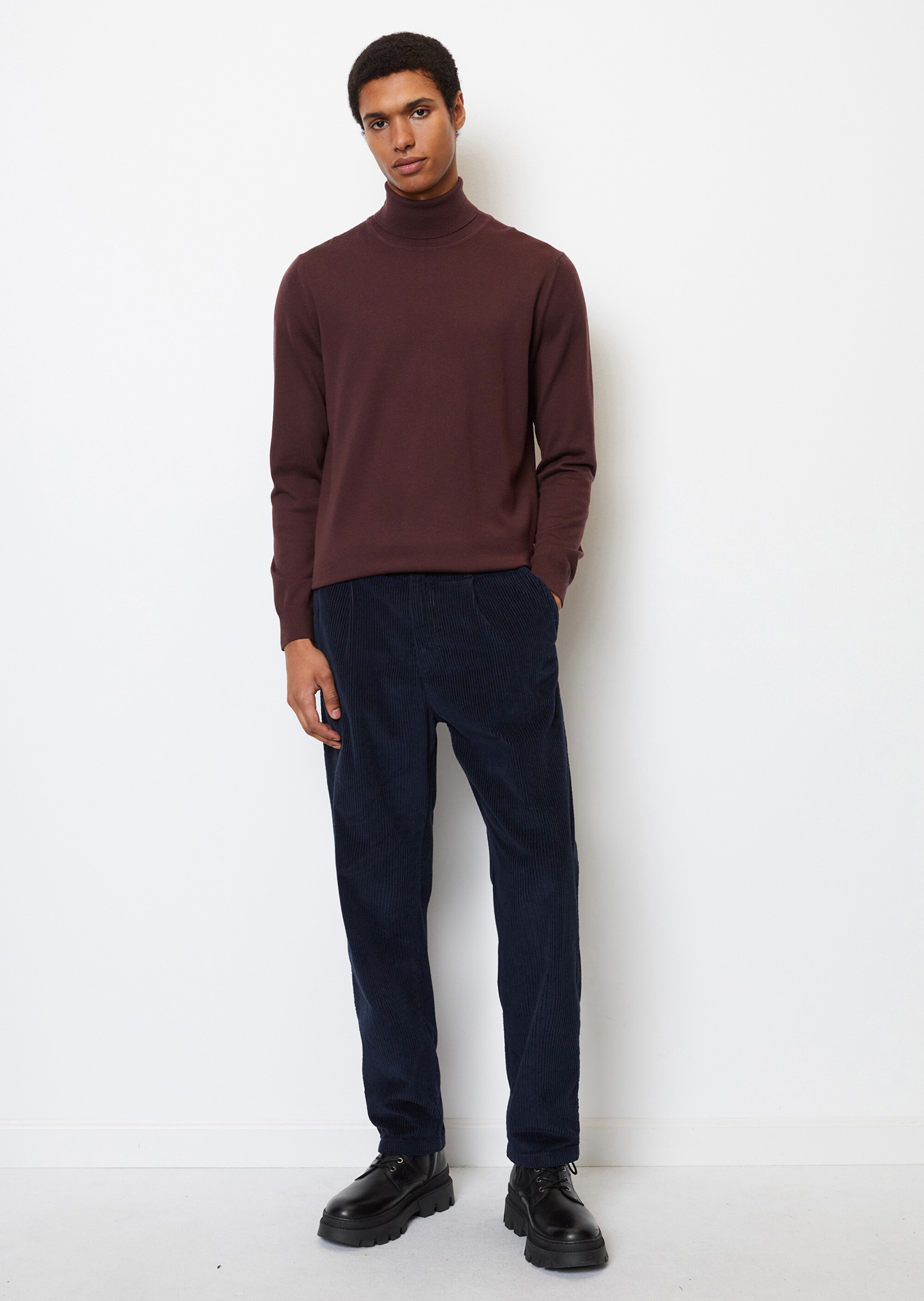 Rollkragen-Pullover shaped aus softer Schurwolle