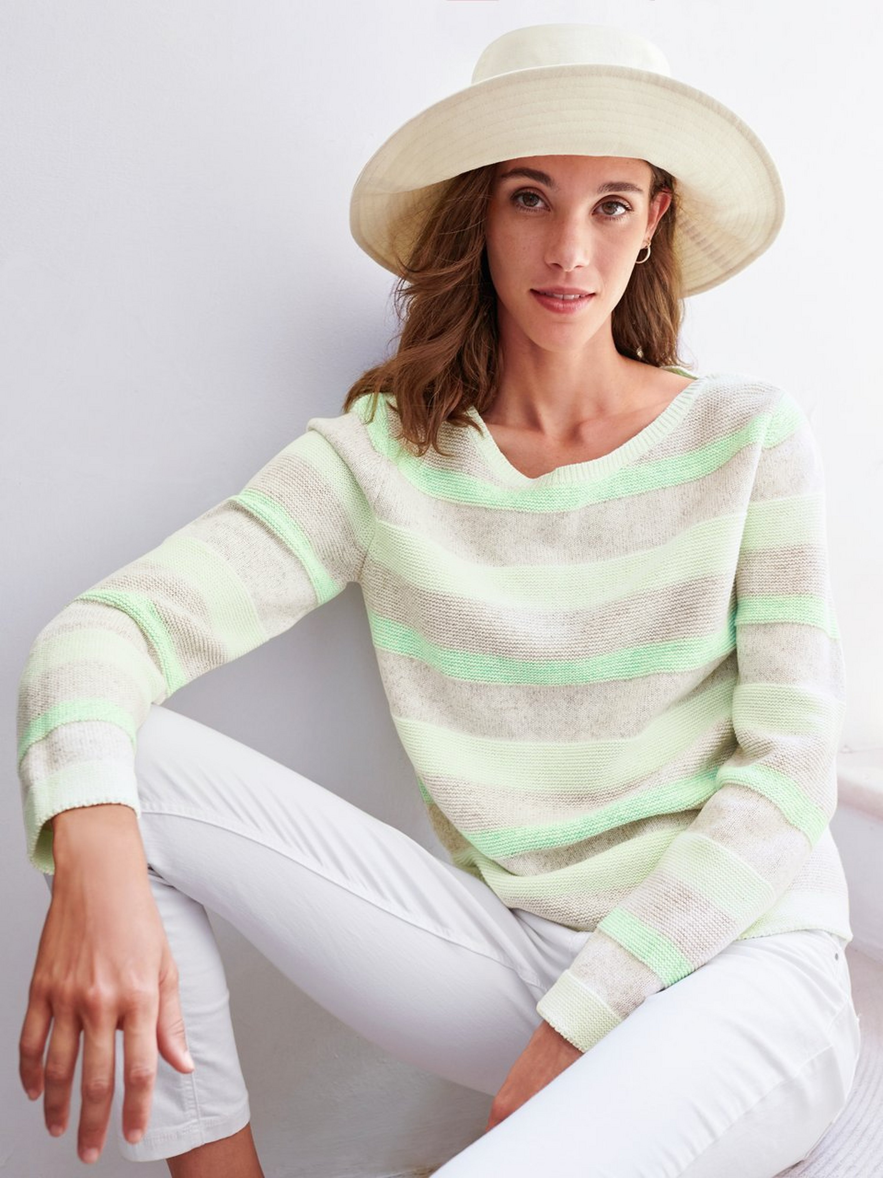 Pullover mit U-Boot-Ausschnitt