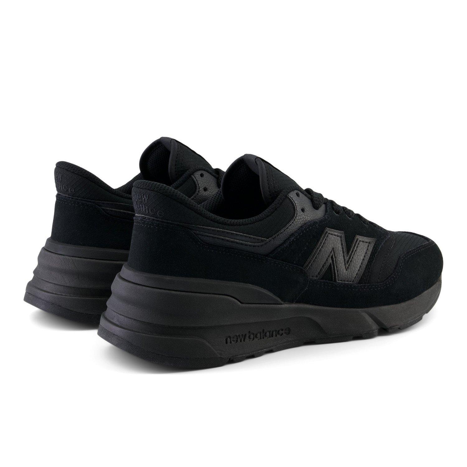 New Balance 977R Trainers
