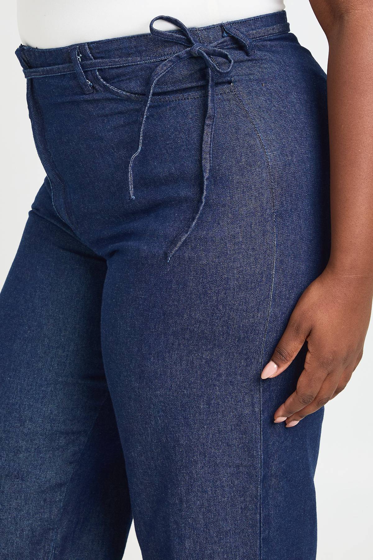 boohoo Pantalon Grande Taille En Chambray Avec Détail Nœud À La Taille