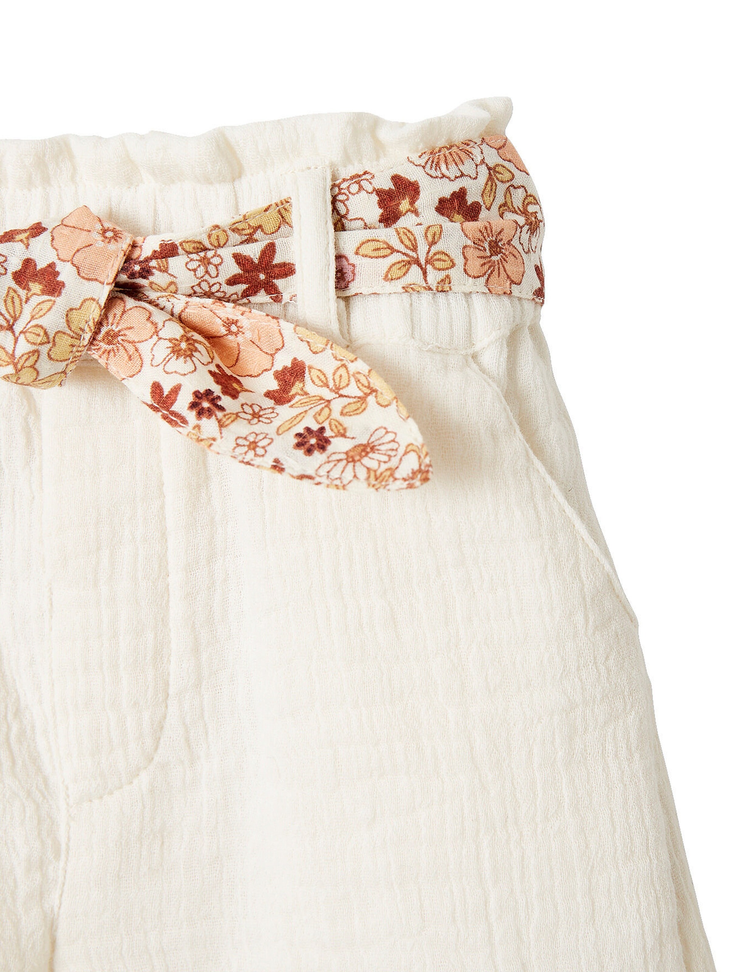 Vertbaudet Baby Musselin-Shorts mit Blumengürtel wollweiß