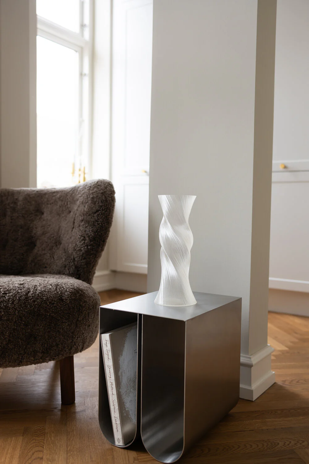 BLOOM OBJECTS  Rote vase, Ivory - H30 cm.