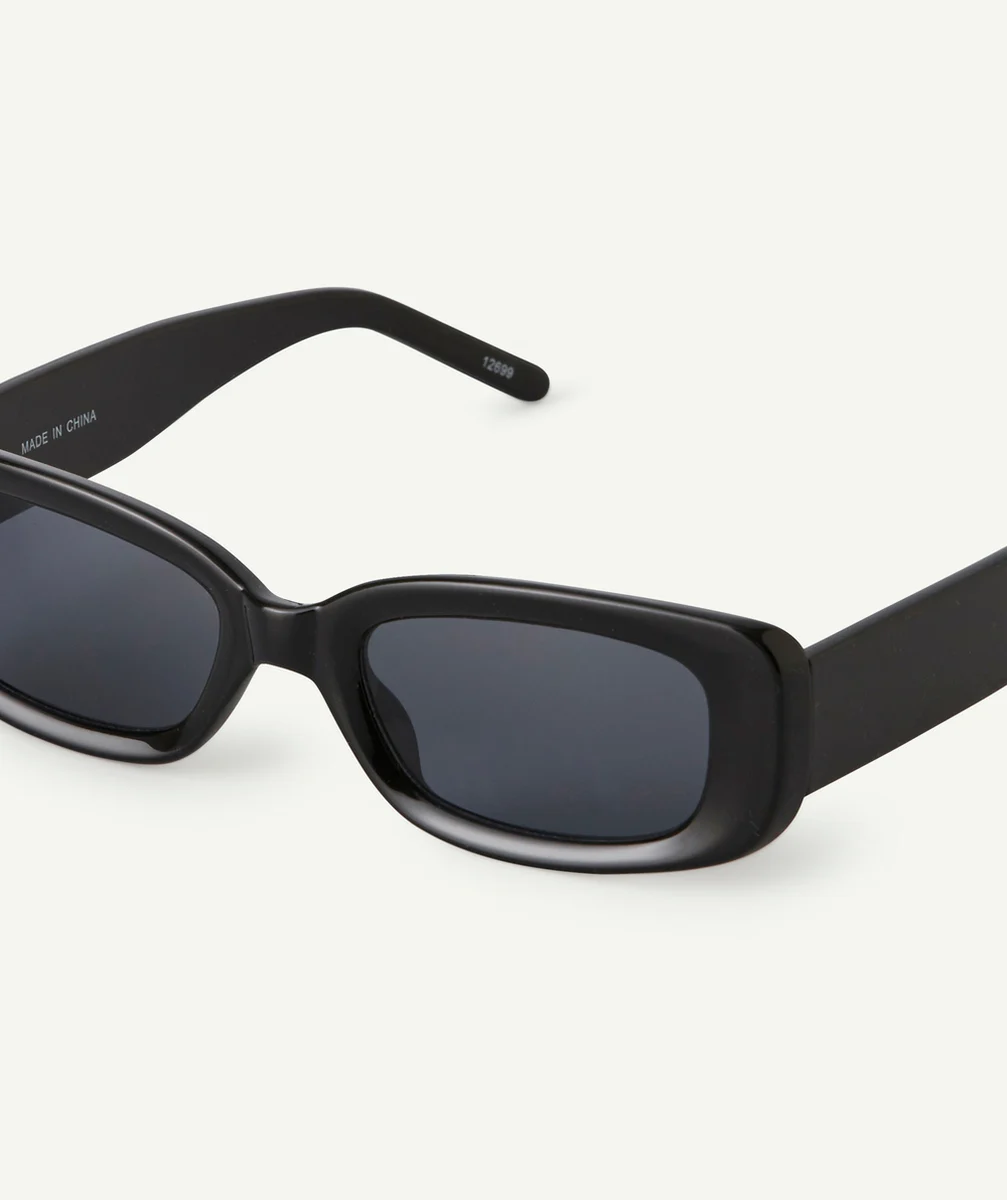 lunettes de soleil fille rectangulaires noires