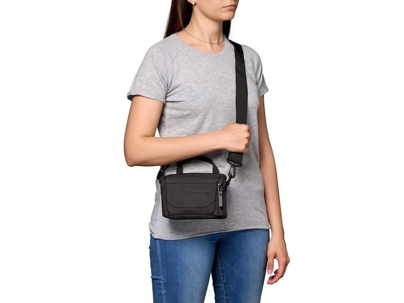 Manfrotto Kameratasche Advanced Shoulder XS III Schwarz Fortschrittliche Schultertasche mit eigener Regenhülle